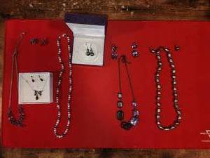 lot 157 image: Lot of 5 necklaces and earrings