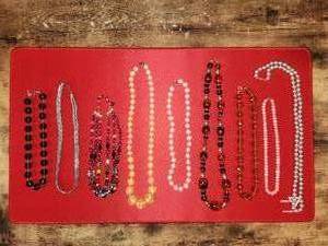 lot 164 image: Lot of 9 necklaces