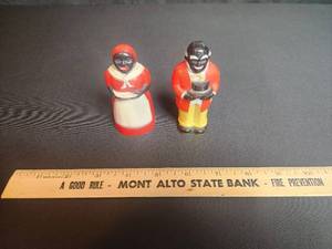 lot 1 image: Aunt Jemima and Uncle Mose Salt and Pepper Shakers