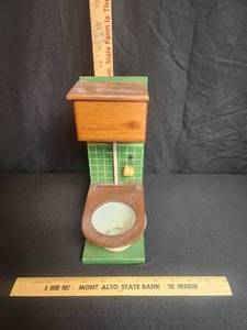 lot 2 image: Old toilet room Dcor