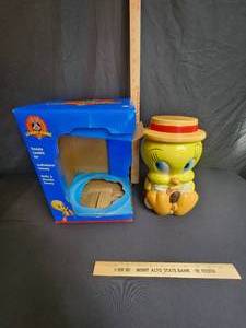 lot 4 image: Tweety Cookie Jar with Box  Tweety with Hat