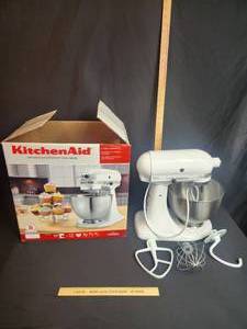 lot 10 image: 4.5 QT Kitchen Aid Mixer with box