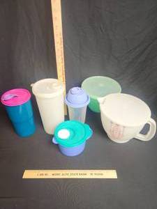 lot 23 image: Lot of cups and measuring items Tupperware