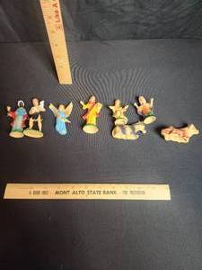 lot 35 image: Vintage Plastic Nativity Figures made in Hong Kong