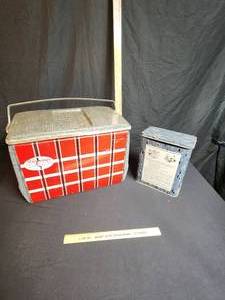lot 40 image: Vintage Flamingo Ice Chest