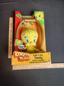 lot 58 image: Swing n Sing Tweety