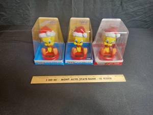 lot 63 image: lot of 3 Tweety Solar Bobble heads