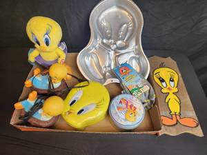 lot 69 image: Tweety Lot 2 alarm clocks, cake pan, and more
