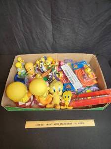 lot 72 image: Tweety Lot assorted items keychains and more