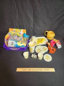 lot 73 image: Tweety plates, party and tea set items