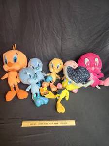 lot 77 image: Assorted color Tweety Plush