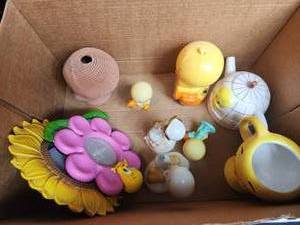 lot 78 image: Tweety Picture Frames and glassware