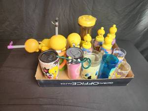 lot 79 image: Lot of Tweety cups and bottles