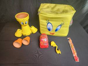 lot 80 image: Tweety Lunch box and other items