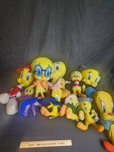 lot 86 image: Tweety Plush lot 1