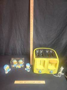 lot 94 image: Tweety Toaster ( Missing one handle )  and Tweety Salt Shakers one set New