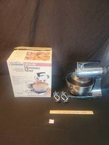 lot 96 image: Sunbeam mixer with bowls