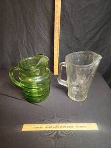 lot 113 image: Vintage Drink Pictures clear and green