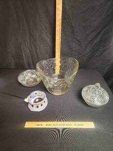 lot 115 image: Candy Dish with lid, Bowl, and candle topper