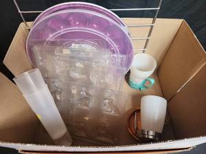 lot 118 image: Plastic molds for food and cups