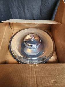 lot 123 image: Chip and Dip serving set