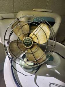 lot 10 image: Old Wizard Husky Fan Western Auto tested and working
