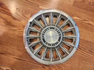 lot 21 image: 1960s Pontiac Hubcap