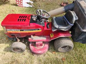 lot 4 image: Murray 12 HP 40  Deck Briggs and Stratton Lawn Mower With Bagger Needs Work