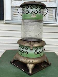 lot 37 image: Ceramic Perfection Oil Heater Pyrex