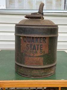 lot 40 image: Quaker State Oil Can