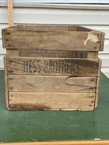 lot 46 image: Hess Brothers Orchard Crate