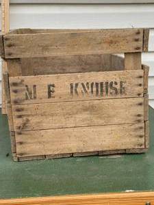 lot 49 image: M.E. Knouse Orchard Crate