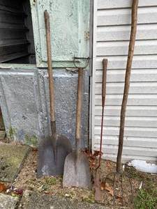 lot 61 image: Pitch Fork and Flat Shovels