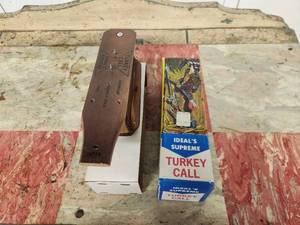 lot 23 image: Ideal Supreme Turkey Call in Box Vintage