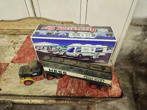 lot 92 image: 1998 and Bank Hess Trucks