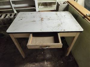 lot 99 image: Vintage Table