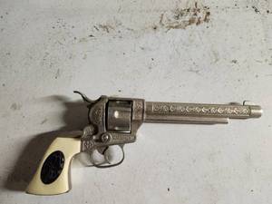 lot 100 image: Toy Pistol Marshal