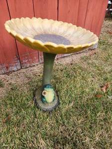 lot 25 image: Very nice Bird Bath