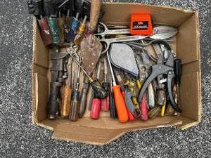 lot 115 image: Lot of Assorted Tools 2