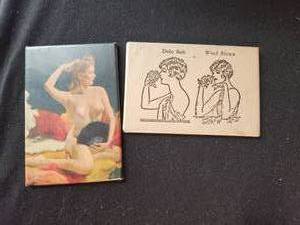 lot 30 image: Lot of 2 vintage pocket mirrors