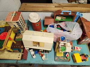 lot 11 image: Fisher Price and Tupperware Toys