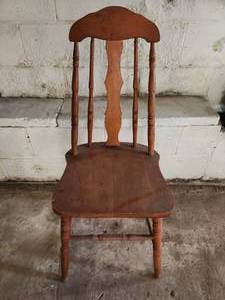 lot 18 image: Wooden Chair