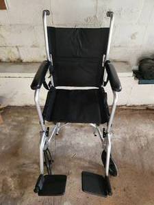 lot 19 image: Like New Drive Brand Transport Chair