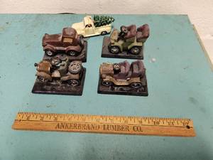 lot 15 image: Lot of Decorative Vehicles