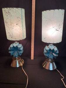 lot 29 image: Pair of Vintage Levitan Lamps