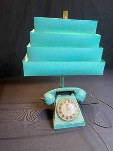 lot 32 image: Vintage LighterClock Lamp The Trea-Boye Corporation, Brooklyn N.Y.