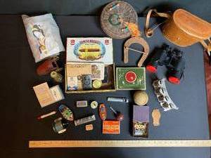 lot 49 image: Lot of Vintage Knick Knacks