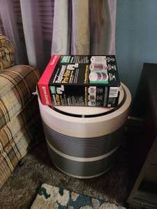 lot 58 image: Air Purifier
