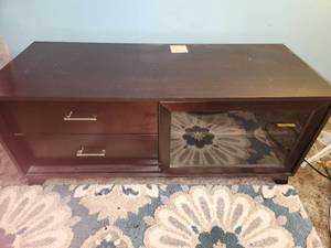 lot 59 image: Tv Stand