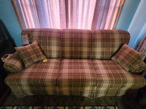 lot 60 image: Couch like New, Custom Made in 2009